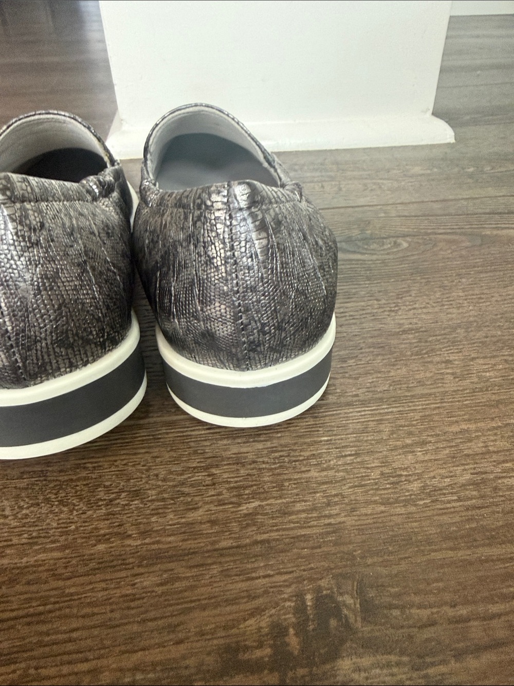 Naturalizer NWOT Metallic Silver Croc-Texture Slip-Ons 8 - Picture 5 of 9